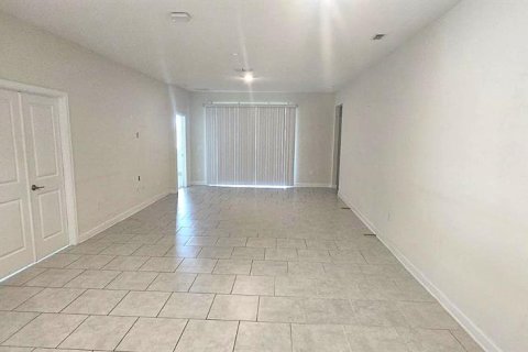 Apartamento en alquiler en Davenport, Florida, 3 dormitorios, 156.08 m2 № 2217000 - foto 13