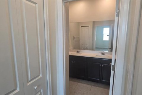Apartamento en alquiler en Davenport, Florida, 3 dormitorios, 156.08 m2 № 2217000 - foto 24