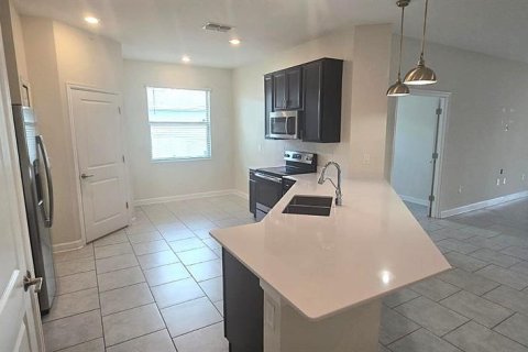 Apartamento en alquiler en Davenport, Florida, 3 dormitorios, 156.08 m2 № 2217000 - foto 4
