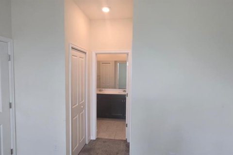 Apartamento en alquiler en Davenport, Florida, 3 dormitorios, 156.08 m2 № 2217000 - foto 23