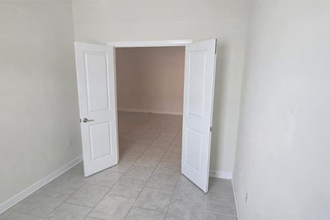 Apartamento en alquiler en Davenport, Florida, 3 dormitorios, 156.08 m2 № 2217000 - foto 17