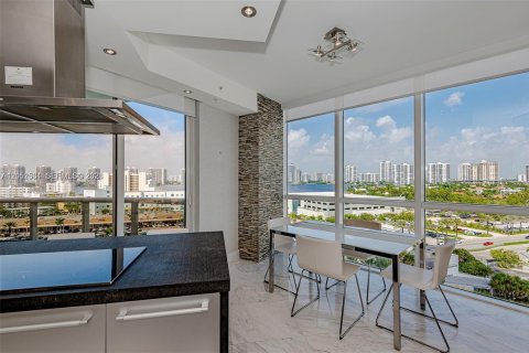 Condo in Sunny Isles Beach, Florida, 2 bedrooms  № 2261580 - photo 2