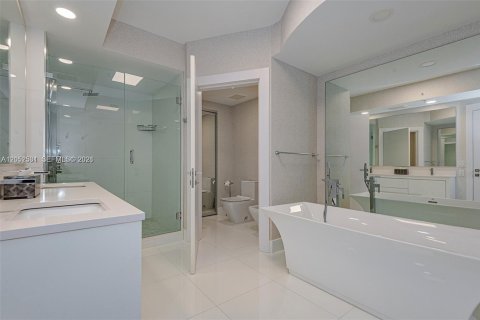 Condo in Sunny Isles Beach, Florida, 2 bedrooms  № 2261580 - photo 11