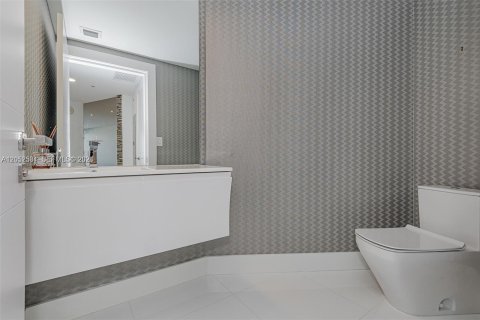 Condo in Sunny Isles Beach, Florida, 2 bedrooms  № 2261580 - photo 4