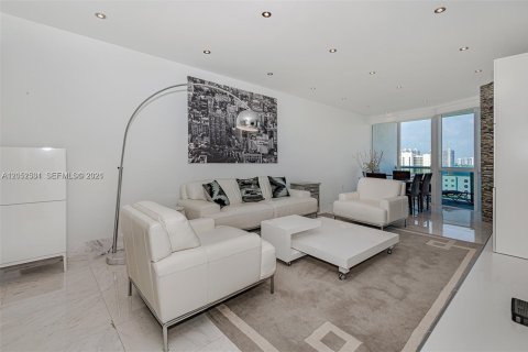 Condo in Sunny Isles Beach, Florida, 2 bedrooms  № 2261580 - photo 5