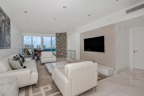 Condo in Sunny Isles Beach, Florida, 2 bedrooms  № 2261580 - photo 6