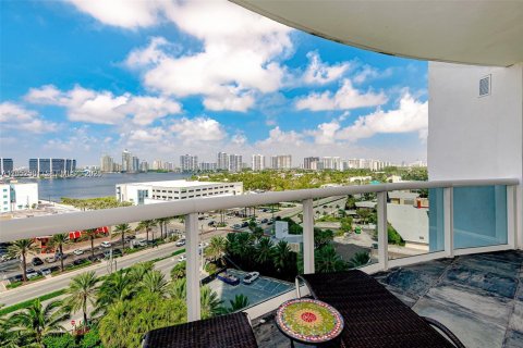 Condo in Sunny Isles Beach, Florida, 2 bedrooms  № 2261580 - photo 7