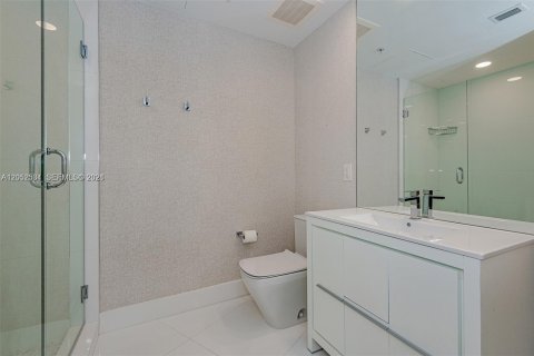 Condo in Sunny Isles Beach, Florida, 2 bedrooms  № 2261580 - photo 9