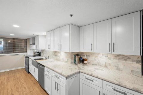 Condominio en venta en Orlando, Florida, 2 dormitorios, 121.14 m2 № 1725790 - foto 6