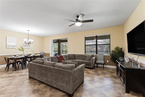 House in Davenport, Florida 8 bedrooms, 363.15 sq.m. № 1405398 - photo 30