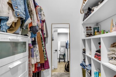 House in Key Biscayne, Florida 5 bedrooms № 2013252 - photo 24