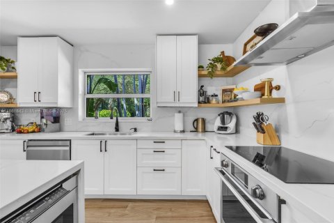 House in Key Biscayne, Florida 5 bedrooms № 2013252 - photo 18