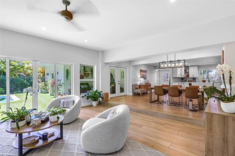 House in Key Biscayne, Florida 5 bedrooms № 2013252 - photo 11