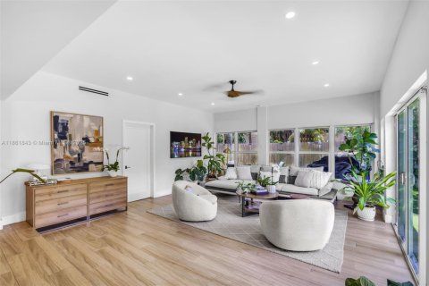 House in Key Biscayne, Florida 5 bedrooms № 2013252 - photo 9