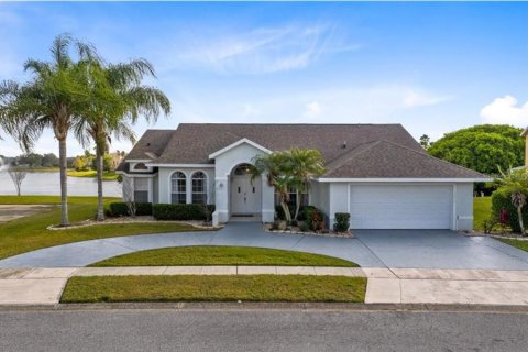 Villa ou maison à louer à Orlando, Floride: 4 chambres, 245.82 m2 № 2117454 - photo 2