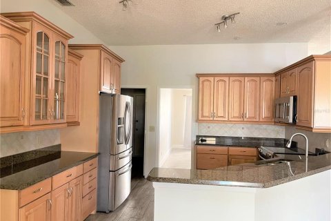 Villa ou maison à louer à Orlando, Floride: 4 chambres, 245.82 m2 № 2117454 - photo 13