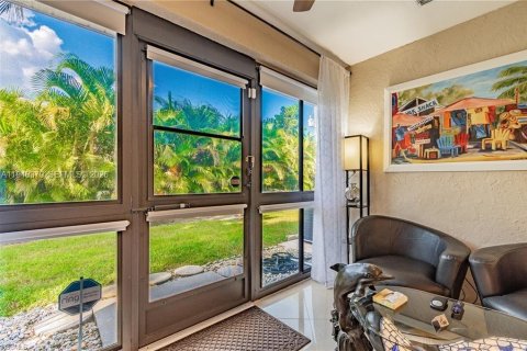 Снять в аренду квартиру в Кейп-Корал, Флорида 2 спальни, № 2004375 - фото 16