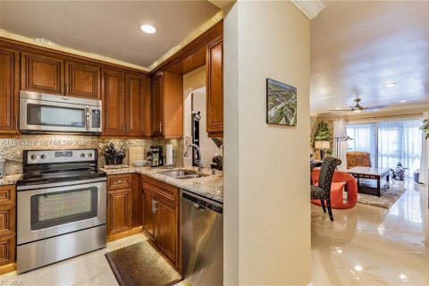 Снять в аренду квартиру в Кейп-Корал, Флорида 2 спальни, № 2004375 - фото 3