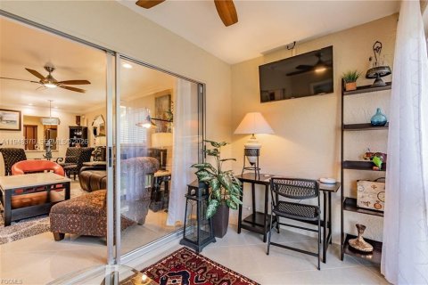 Снять в аренду квартиру в Кейп-Корал, Флорида 2 спальни, № 2004375 - фото 17