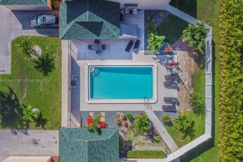 Снять в аренду квартиру в Кейп-Корал, Флорида 2 спальни, № 2004375 - фото 18