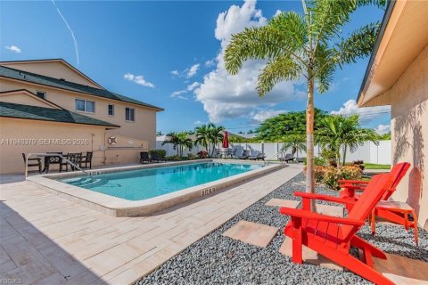 Снять в аренду квартиру в Кейп-Корал, Флорида 2 спальни, № 2004375 - фото 2