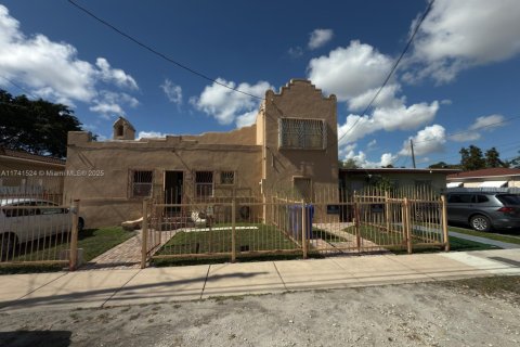 Купить виллу или дом в Майами, Флорида 5 спален, 239.69м2, № 1957726 - фото 1