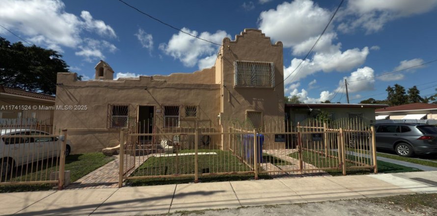 Дом в Майами, Флорида 5 спален, 239.69м2 № 1957726