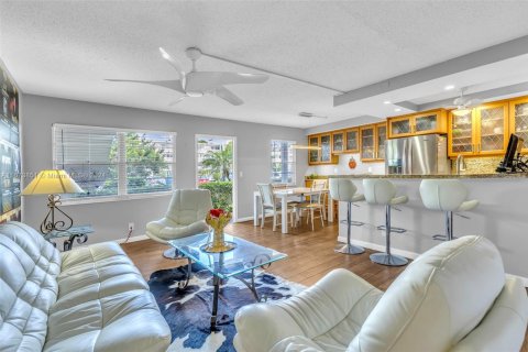 Condo in Deerfield Beach, Florida, 2 bedrooms  № 2021381 - photo 15