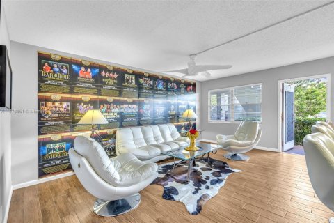 Condo in Deerfield Beach, Florida, 2 bedrooms  № 2021381 - photo 14