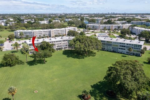 Condo in Deerfield Beach, Florida, 2 bedrooms  № 2021381 - photo 3