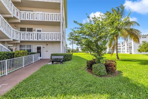 Condo in Deerfield Beach, Florida, 2 bedrooms  № 2021381 - photo 9