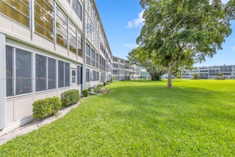 Condo in Deerfield Beach, Florida, 2 bedrooms  № 2021381 - photo 29