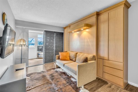 Condo in Deerfield Beach, Florida, 2 bedrooms  № 2021381 - photo 24