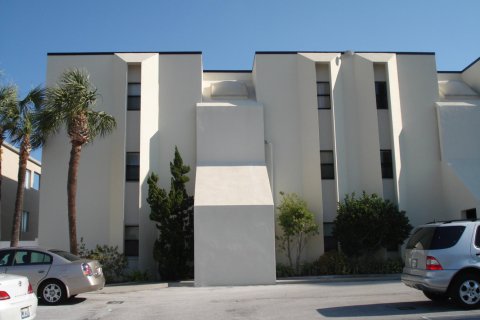 Condominio en alquiler en Jacksonville Beach, Florida, 1 dormitorio, 66.43 m2 № 765337 - foto 1
