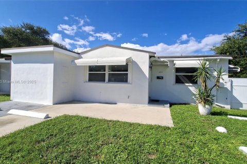 House in Hollywood, Florida 5 bedrooms, 148.64 sq.m. № 1949336 - photo 8