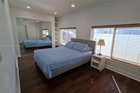 House in Hollywood, Florida 5 bedrooms, 148.64 sq.m. № 1949336 - photo 5