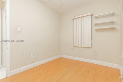 Снять в аренду виллу или дом в Майами, Флорида 2 спальни, 119.66м2, № 1989506 - фото 20