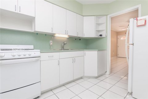 Снять в аренду виллу или дом в Майами, Флорида 2 спальни, 119.66м2, № 1989506 - фото 13