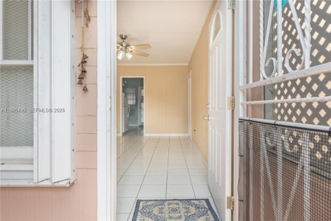 Снять в аренду виллу или дом в Майами, Флорида 2 спальни, 119.66м2, № 1989506 - фото 5