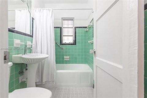 Снять в аренду виллу или дом в Майами, Флорида 2 спальни, 119.66м2, № 1989506 - фото 25