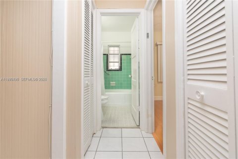 Снять в аренду виллу или дом в Майами, Флорида 2 спальни, 119.66м2, № 1989506 - фото 17