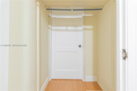 Снять в аренду виллу или дом в Майами, Флорида 2 спальни, 119.66м2, № 1989506 - фото 19