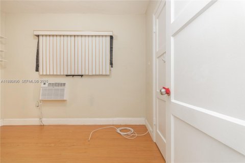 Снять в аренду виллу или дом в Майами, Флорида 2 спальни, 119.66м2, № 1989506 - фото 22