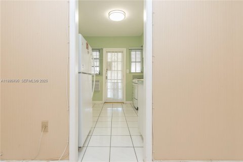 Снять в аренду виллу или дом в Майами, Флорида 2 спальни, 119.66м2, № 1989506 - фото 10