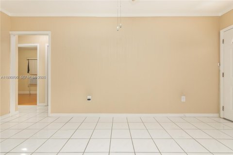 Снять в аренду виллу или дом в Майами, Флорида 2 спальни, 119.66м2, № 1989506 - фото 8