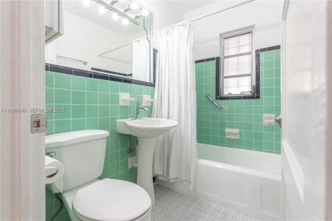 Снять в аренду виллу или дом в Майами, Флорида 2 спальни, 119.66м2, № 1989506 - фото 24