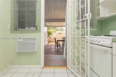 Снять в аренду виллу или дом в Майами, Флорида 2 спальни, 119.66м2, № 1989506 - фото 26