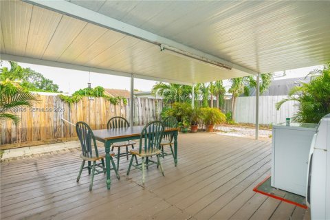 Снять в аренду виллу или дом в Майами, Флорида 2 спальни, 119.66м2, № 1989506 - фото 27