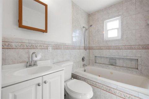 House in Saint Petersburg, Florida 2 bedrooms, 74.69 sq.m. № 1854673 - photo 17