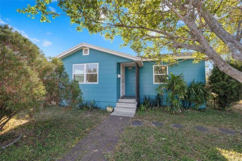 House in Saint Petersburg, Florida 2 bedrooms, 74.69 sq.m. № 1854673 - photo 1